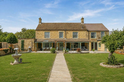 1.1 acres of House with Land for sale in Twywell