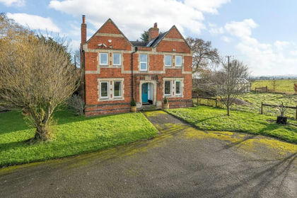 2.5 acres of Farmhouse for sale in Foston
