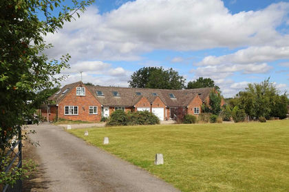 1.2 acres of House with Land for sale in Little Missenden