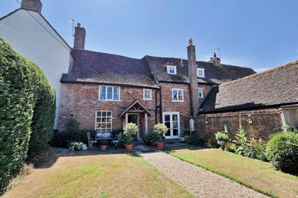 1 acre of House with Land for sale in Mid Dorset and North Poole