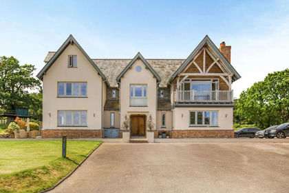 30 acres of Country Estate for sale in West Hill