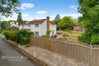 1.3 acres of House with Land for sale in Layer-de-la-Haye
