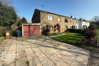 1 acre of House with Land for sale in Tydd St. Giles