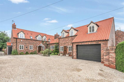 4 acres of House with Land for sale in Thorganby