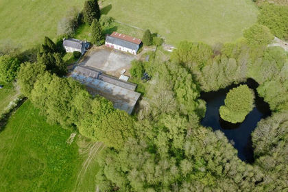 30 acres of Farm for sale in Llanddewi Brefi