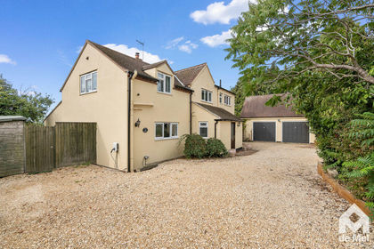 1 acre of House with Land for sale in Pershore
