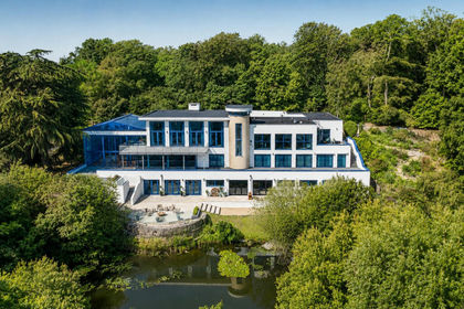 6.3 acres of House with Land for sale in Shaw cum Donnington