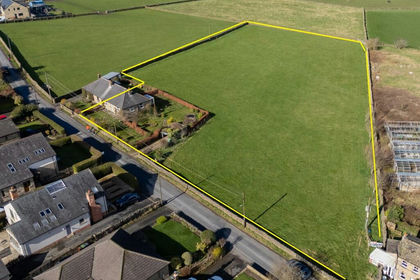 2.5 acres of House with Land for sale in Holme Valley