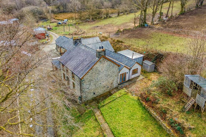 8.5 acres of Farmhouse for sale in Llanfair Clydogau