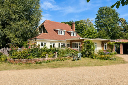 1 acre of House with Land for sale in Ashurst and Colbury