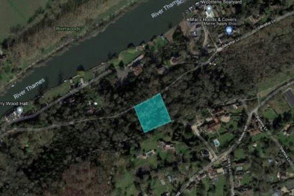 Land for sale in Cookham