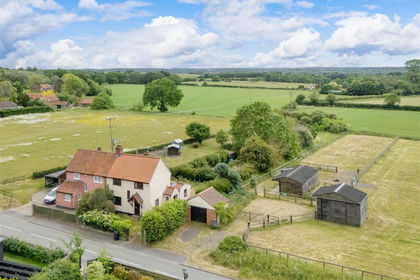 5 acres of Cottage for sale in Aldeby