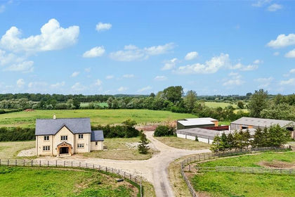 Equestrian property for sale in Godington