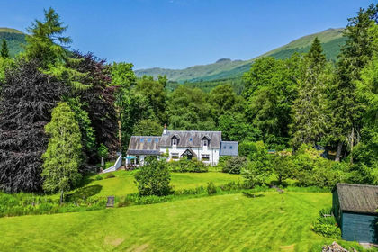 3 acres of Cottage for sale in Stirling and Strathallan