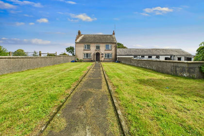 12 acres of Farmhouse for sale in Kilgetty