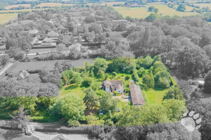 1.5 acres of Cottage for sale in Rettendon