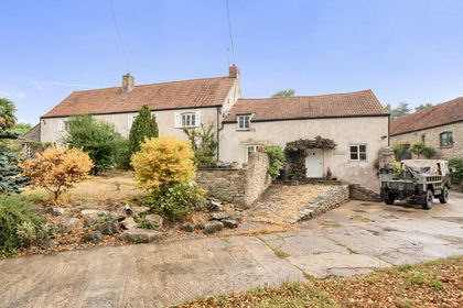 2.2 acres of Farmhouse for sale in Oldbury-upon-Severn