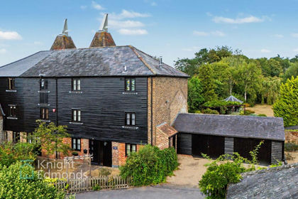 Barn Conversion for sale in West Farleigh