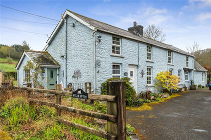 3.5 acres of Farmhouse for sale in Llanfair-ar-y-bryn