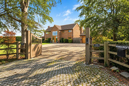 1 acre of House with Land for sale in Hertford Heath