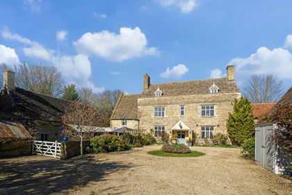 3 acres of Country Home for sale in Brize Norton