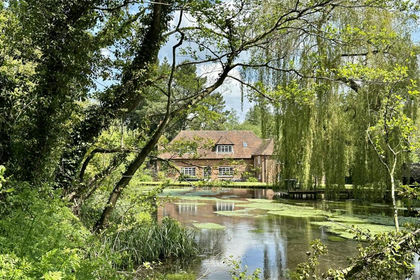 1.6 acres of House with Land for sale in Mapledurwell and Up Nately