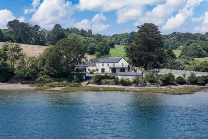 4 acres of Waterfront property for sale in Northam