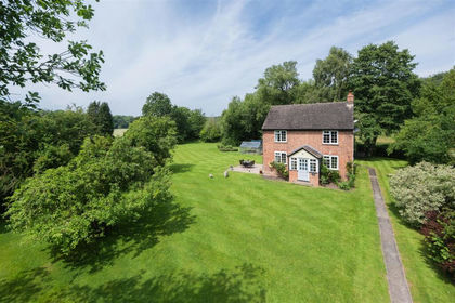 2 acres of Cottage for sale in Crowton