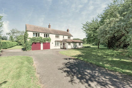 4.9 acres of House with Land for sale in Caythorpe