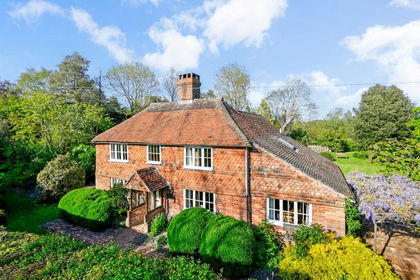 2.3 acres of Cottage for sale in Kingsnorth