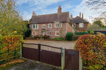 4.1 acres of House with Land for sale in Bekesbourne-with-Patrixbourne