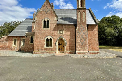 1.5 acres of Country Home for sale in Dunham-on-Trent