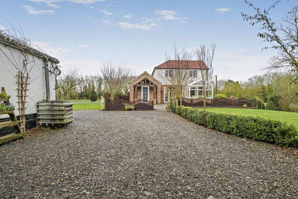 2 acres of Farmhouse for sale in Langtoft