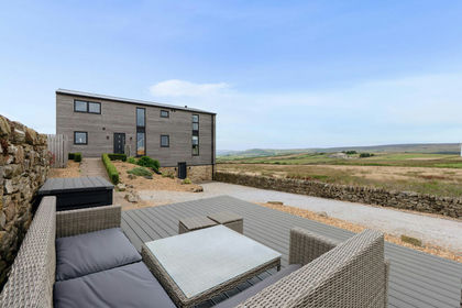 Barn Conversion for sale in Laneshaw Bridge