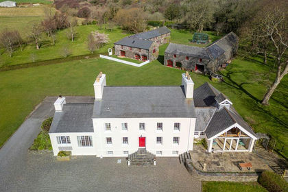 49 acres of Country Estate for sale in