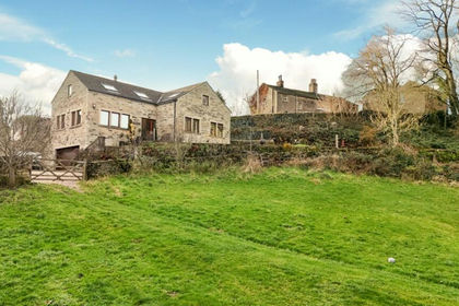 6 acres of House with Land for sale in Holme Valley
