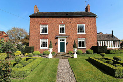 1 acre of Farmhouse for sale in Draycott and Church Wilne