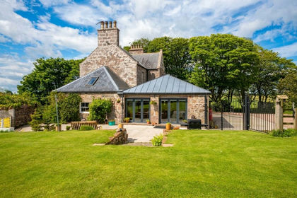 11 acres of House with Land for sale in Aberdeenshire North and Moray East
