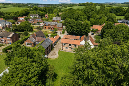 1 acre of Farmhouse for sale in Hayton