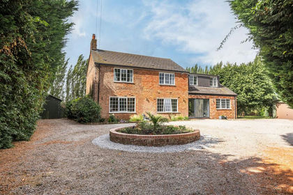 1 acres of House with Land for sale in Outwell