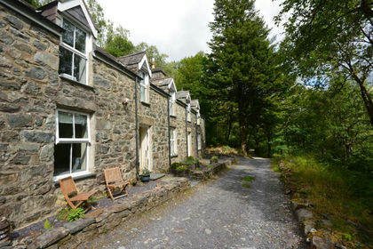 5 acres of House with Land for sale in Ganllwyd