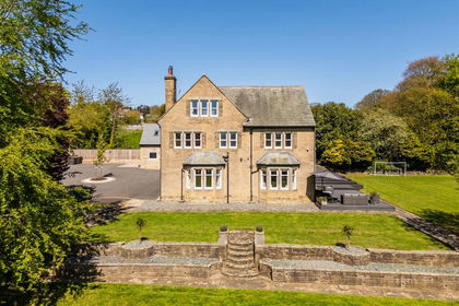 1.6 acres of House with Land for sale in Rawdon