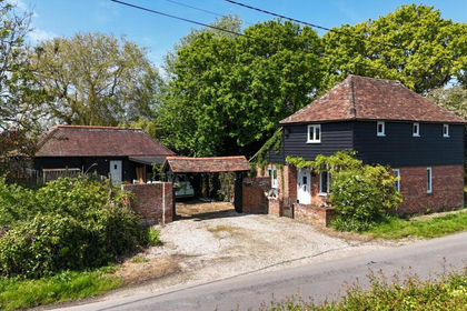 Barn Conversion for sale in Ruckinge