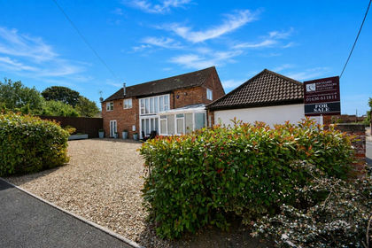 Barn Conversion for sale in Long Bennington
