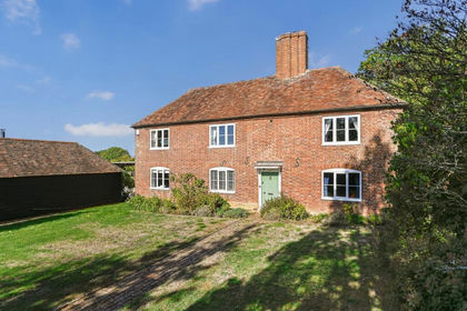1.1 acres of Farmhouse for sale in Pluckley