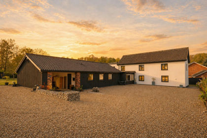 4.6 acres of Farmhouse for sale in Wicklewood