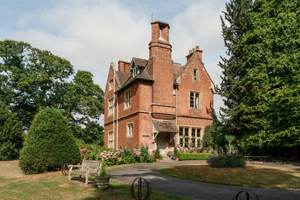 1 acre of House with Land for sale in Staunton on Wye