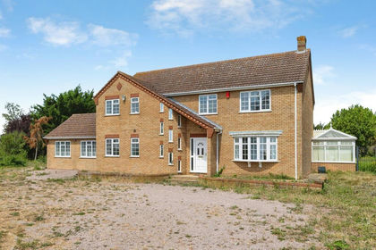 1.5 acres of House with Land for sale in Manea