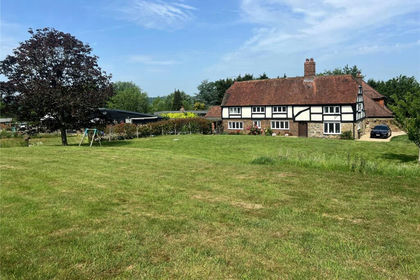 7.1 acres of Farmhouse for sale in Ewhurst