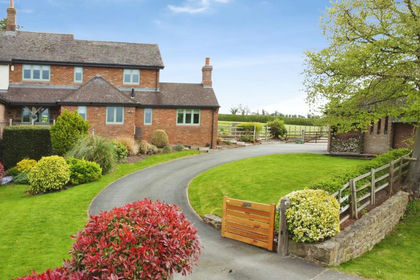 2.5 acres of House with Land for sale in Melbourne